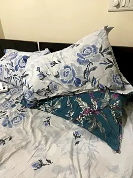 Snapshot of Horney_spidy chatting on November 28, 1:19 am Horney spidy online show from November 28, 1:19 am