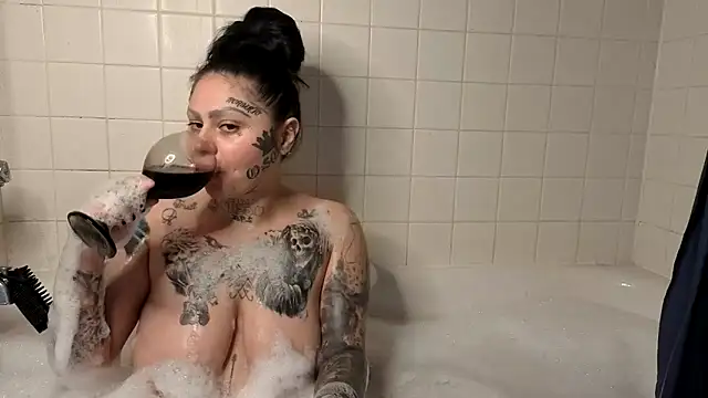 chicanachic13 online show from November 2, 7:33 am