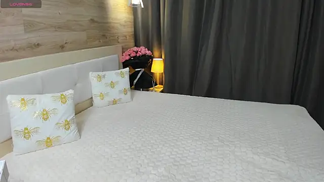 Babyy Lynaa online show from October 8, 6:00 am