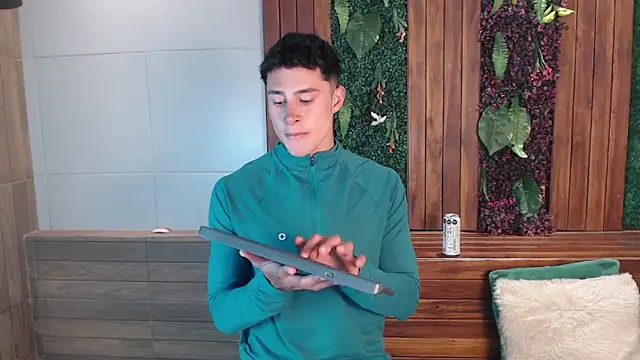 AustinJones  online show from September 10, 8:42 pm