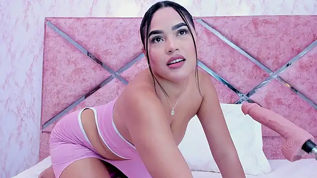 HOT EMIILY  online show from October 20, 11:32 am