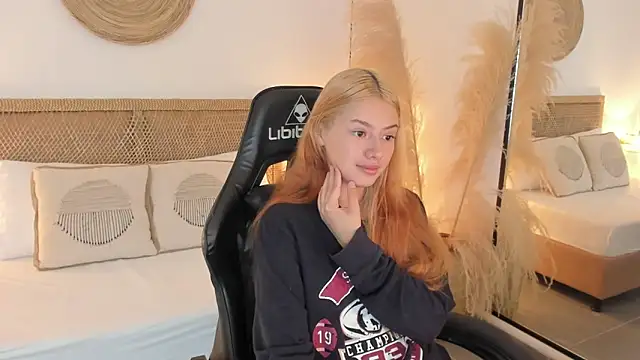 daniand  online show from September 22, 11:45 am