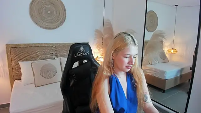 daniand  online show from September 30, 11:59 am