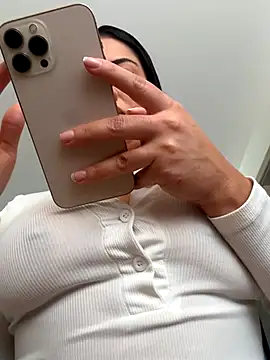 Snapshot of Lu090_ chatting on September 15, 3:01 pm Lu090 online show from September 15, 3:01 pm