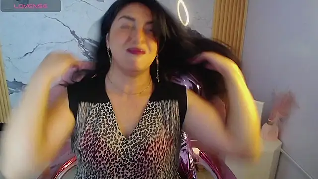 Snapshot of tamara_ch1 chatting on October 2, 3:24 am tamara ch1 online show from October 2, 3:24 am