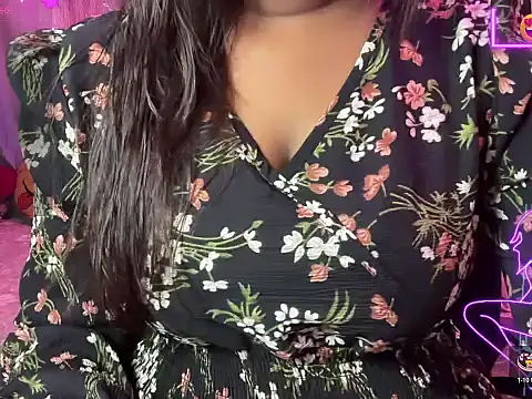 Snapshot of Aashi_5 chatting on October 9, 8:45 am Aashi 5 online show from October 9, 8:45 am