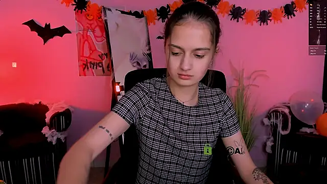 Snapshot of talia_seduce chatting on October 29, 2:41 pm talia seduce online show from October 29, 2:41 pm