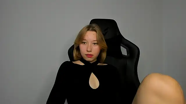 Snapshot of Agatha_May chatting on October 10, 11:20 am Agatha May online show from October 10, 11:20 am