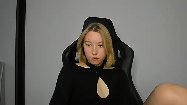 Snapshot of Agatha_May chatting on October 11, 12:04 pm Agatha May online show from October 11, 12:04 pm