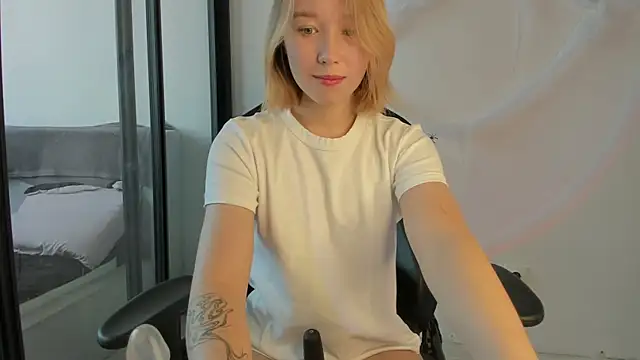 Snapshot of Agatha_May chatting on October 27, 5:11 am Agatha May online show from October 27, 5:11 am