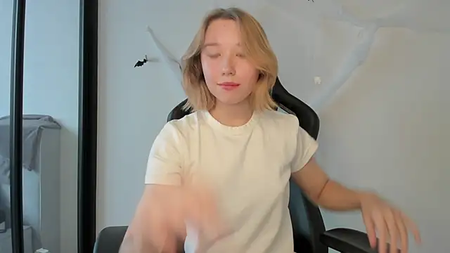 Snapshot of Agatha_May chatting on October 29, 4:48 am Agatha May online show from October 29, 4:48 am