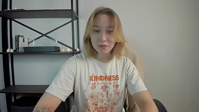 Snapshot of Agatha_May chatting on November 25, 2:44 am Agatha May online show from November 25, 2:44 am