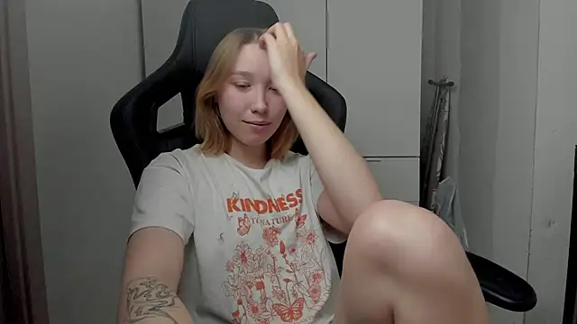 Snapshot of Agatha_May chatting on November 26, 5:25 pm Agatha May online show from November 26, 5:25 pm