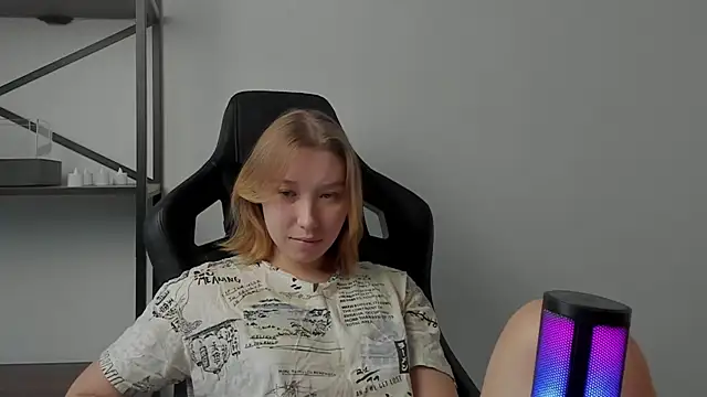 Snapshot of Agatha_May chatting on November 27, 8:05 am Agatha May online show from November 27, 8:05 am