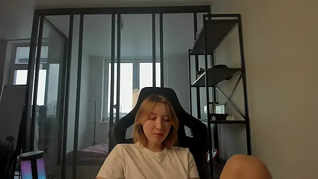 Snapshot of Agatha_May chatting on November 30, 7:01 am Agatha May online show from November 30, 7:01 am