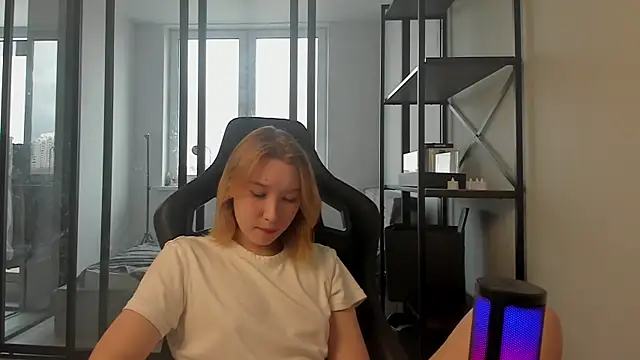 Snapshot of Agatha_May chatting on December 1, 8:08 am Agatha May online show from December 1, 8:08 am