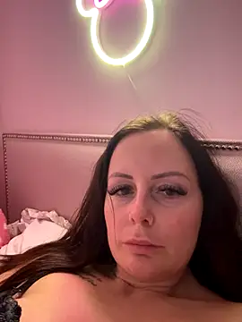 nightingale27 online show from December 4, 9:45 pm