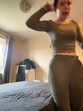 Snapshot of Sophsaysxox chatting on November 15, 2:02 pm Sophsaysxox online show from November 15, 2:02 pm