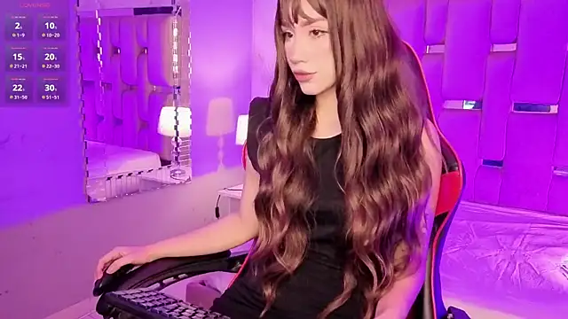 Snapshot of ZharaLux chatting on November 23, 12:38 pm ZharaLux online show from November 23, 12:38 pm