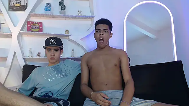 Snapshot of PRETTY_FEM chatting on September 19, 1:45 pm PRETTY FEM online show from September 19, 1:45 pm