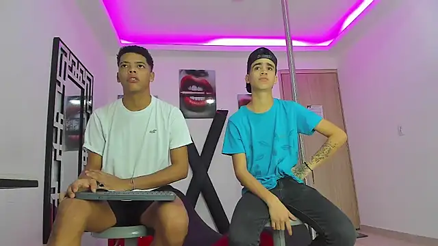 Snapshot of PRETTY_FEM chatting on October 13, 1:22 pm PRETTY FEM online show from October 13, 1:22 pm