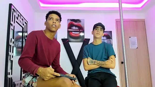 Snapshot of PRETTY_FEM chatting on October 19, 1:23 pm PRETTY FEM online show from October 19, 1:23 pm