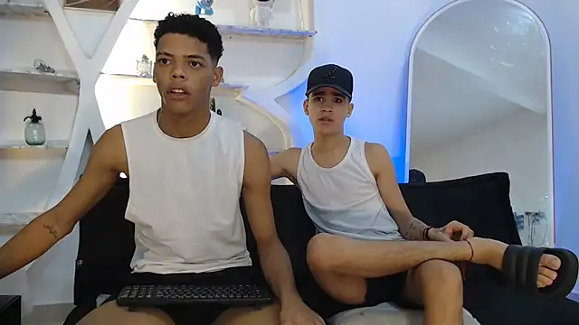 Snapshot of PRETTY_FEM chatting on November 2, 1:35 pm PRETTY FEM online show from November 2, 1:35 pm