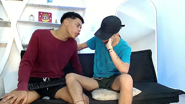 Snapshot of PRETTY_FEM chatting on November 3, 1:34 pm PRETTY FEM online show from November 3, 1:34 pm