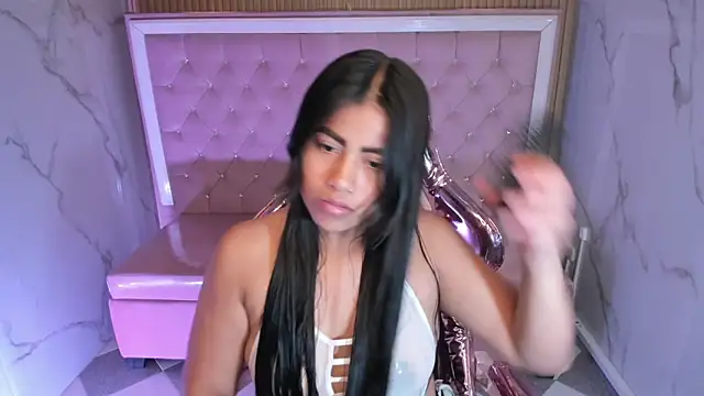 Snapshot of Victoria_b_ chatting on October 3, 7:55 pm Victoria b online show from October 3, 7:55 pm