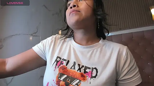 Snapshot of Victoria_b_ chatting on October 18, 8:09 pm Victoria b online show from October 18, 8:09 pm