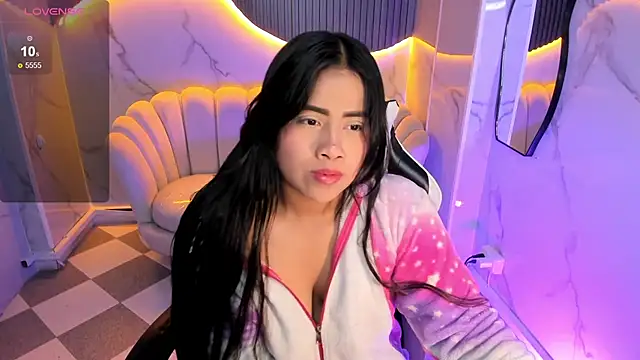 Snapshot of Victoria_b_ chatting on October 23, 7:56 pm Victoria b online show from October 23, 7:56 pm