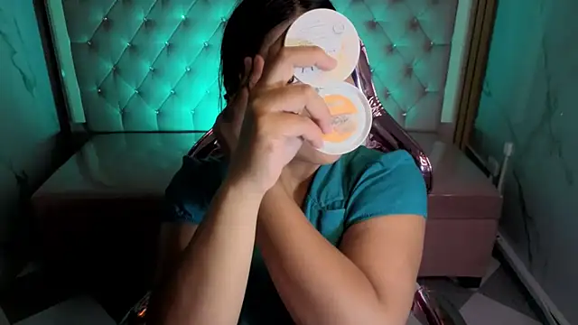 Snapshot of Victoria_b_ chatting on November 14, 7:56 pm Victoria b online show from November 14, 7:56 pm