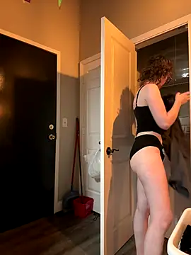 knottybunny online show from December 16, 11:43 pm