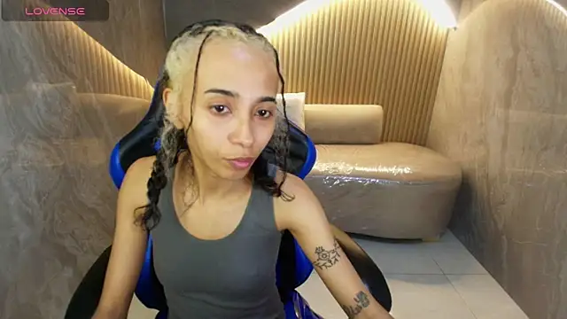 Snapshot of Agnis_ink_r chatting on October 8, 3:04 am Agnis ink r online show from October 8, 3:04 am