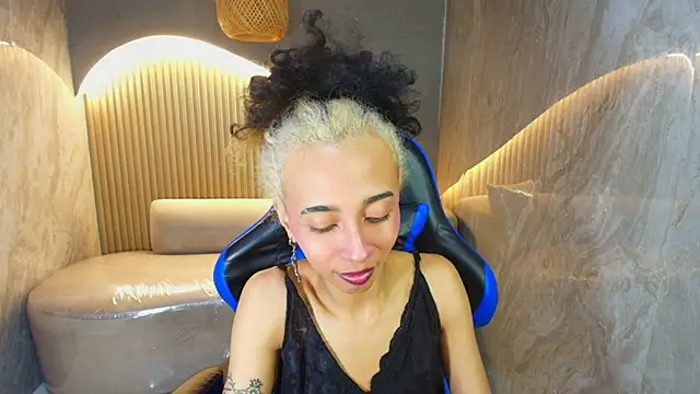 Snapshot of Agnis_ink_r chatting on October 15, 3:17 am Agnis ink r online show from October 15, 3:17 am