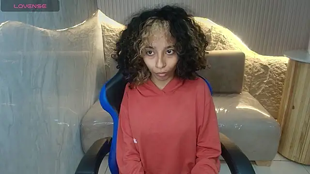 Snapshot of Agnis_ink_r chatting on November 4, 12:48 pm Agnis ink r online show from November 4, 12:48 pm