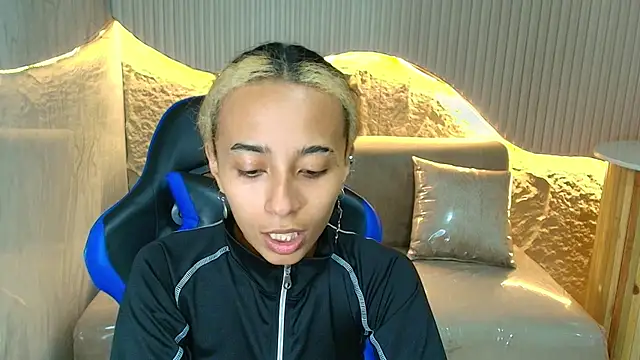 Snapshot of Agnis_ink_r chatting on November 12, 1:11 pm Agnis ink r online show from November 12, 1:11 pm