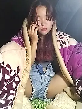 lylylove online show from November 13, 1:15 am