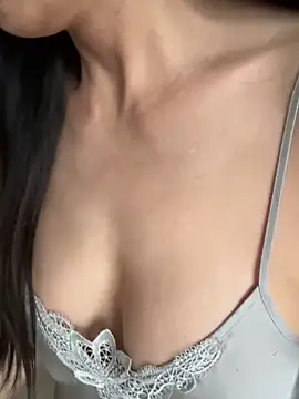 Snapshot of xiiuuff18 chatting on October 18, 11:27 pm xiiuuff18 online show from October 18, 11:27 pm