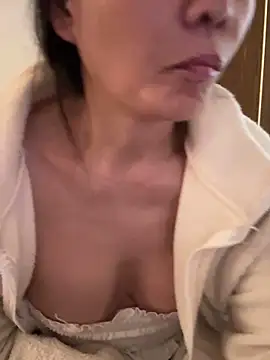 Snapshot of xiiuuff18 chatting on November 16, 12:38 am xiiuuff18 online show from November 16, 12:38 am