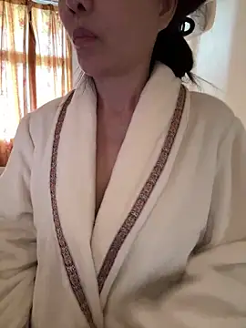 Snapshot of xiiuuff18 chatting on November 22, 2:10 am xiiuuff18 online show from November 22, 2:10 am