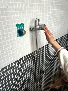 Snapshot of xiiuuff18 chatting on November 23, 11:26 pm xiiuuff18 online show from November 23, 11:26 pm