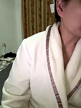 Snapshot of xiiuuff18 chatting on November 24, 11:32 am xiiuuff18 online show from November 24, 11:32 am