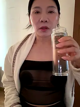 Snapshot of xiiuuff18 chatting on November 27, 12:02 am xiiuuff18 online show from November 27, 12:02 am