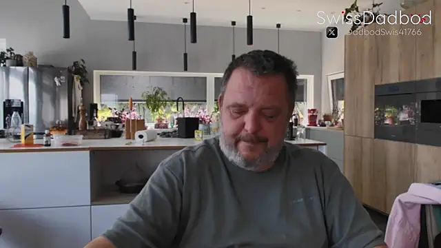 Snapshot of SwissDadbod chatting on October 1, 11:16 am SwissDadbod online show from October 1, 11:16 am