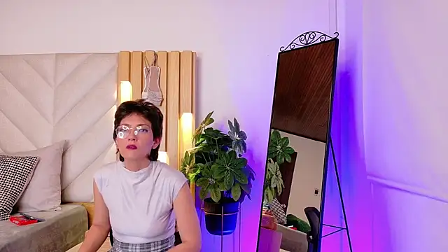 Zafiro Gem  online show from September 12, 7:58 pm