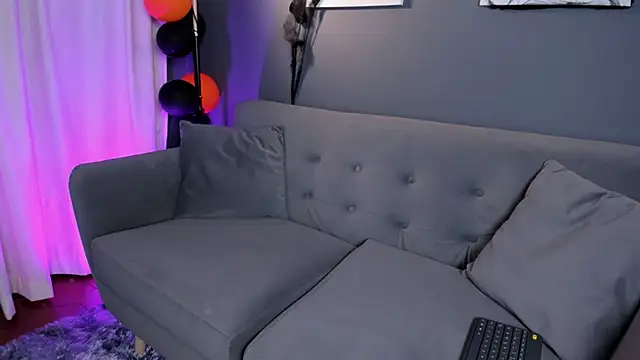 flower smith  online show from October 18, 11:55 am