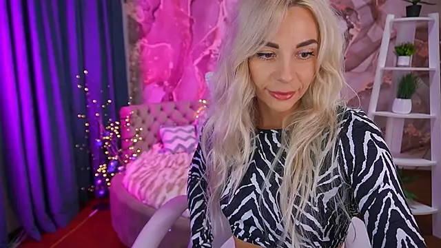 BellaRayyy online show from November 2, 1:57 pm