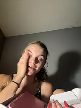 Snapshot of ittybittymeryssa chatting on October 27, 6:45 pm ittybittymeryssa online show from October 27, 6:45 pm