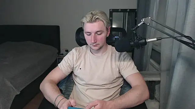 Elvin Vaenight online show from October 8, 9:45 pm